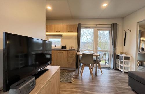 Wemding House | Cozy Holiday Home Tiny Haus with Scenic Ocean View