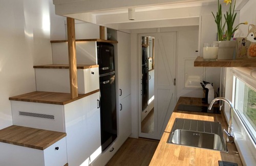 Hilders Apartment | Cozy Tiny House: Pet-Friendly with Breakfast Included