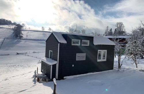 Hilders Apartment | Cozy Tiny House: Pet-Friendly with Breakfast Included