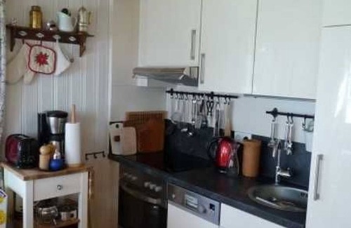Krakow am See Apartment | Cozy Lake Krakow Cottage with Oceanfront Views & Spa