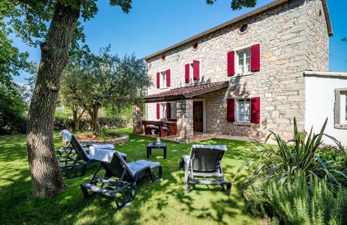 Gedici House | Family-Friendly Holiday Home Tommy with Pool & Fireplace