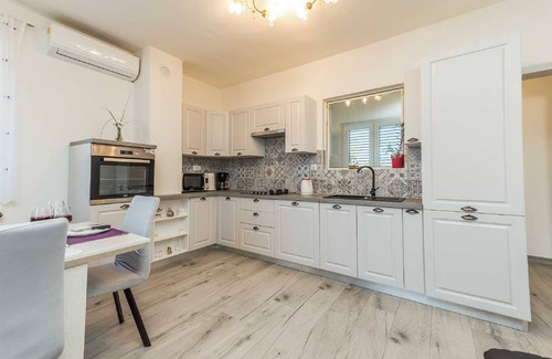 Smilcic Villa | Relax in Tower Holiday Home with Private Pool and Sauna