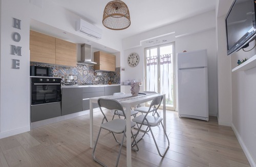 Torre di Faro House | Seaside Retreat 'Tra Mare e Lago' with Private Terrace & Wi-Fi