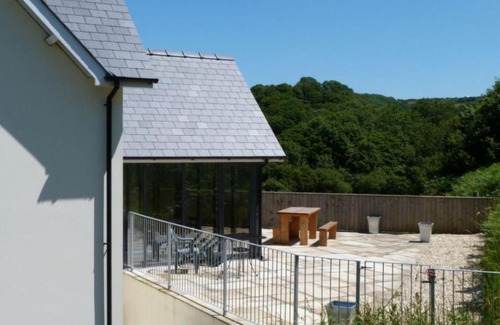 Tan-y-groes House | Family-Friendly Holiday Home Tresaith with Kitchen Amenities