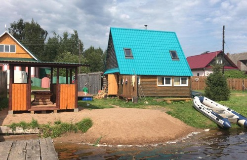 Kotchishche House | Cozy Holiday Home Tsentralnaya 17 with Oceanfront Views