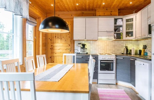 Pyhatunturi House | Pet-Friendly Holiday Home Tunturikettu with 9.5/10 Rating