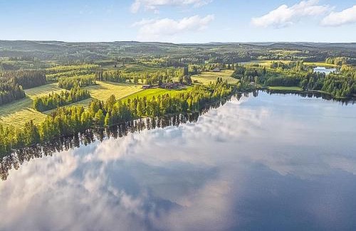 Kitula House | Cozy Holiday Home Tuomaantupa with Hot Tub & Pet-Friendly