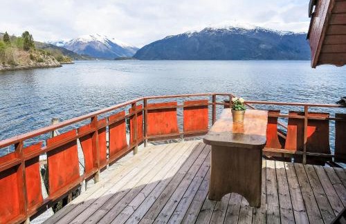 Balestrand House | Oceanfront Holiday Home Tussviki - Guest Rated 10/10