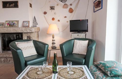 Camaret-sur-Mer House | Cozy Holiday Home Ty Pol with Kitchen Amenities for Families
