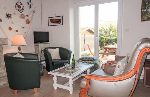 Camaret-sur-Mer House | Cozy Holiday Home Ty Pol with Kitchen Amenities for Families