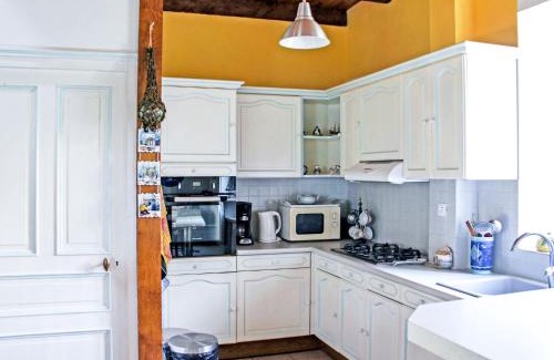 Camaret-sur-Mer House | Cozy Holiday Home Ty Pol with Kitchen Amenities for Families