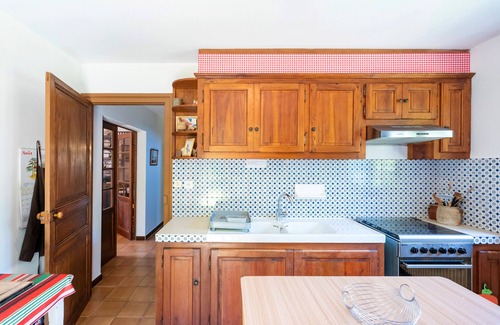 Sare House | Cozy Usoak Holiday Home with Mountain View & Private Terrace
