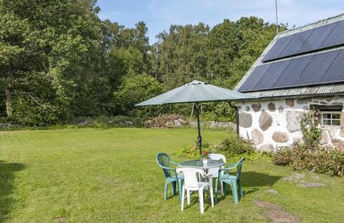 Falkvik House | Cozy Holiday Home Västra Näs with Oceanfront Views
