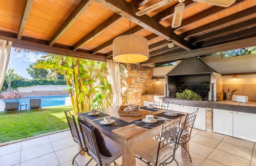 La Nucia Villa | Holiday Home "Villa Relax" with Pool, Garden & Wi-Fi