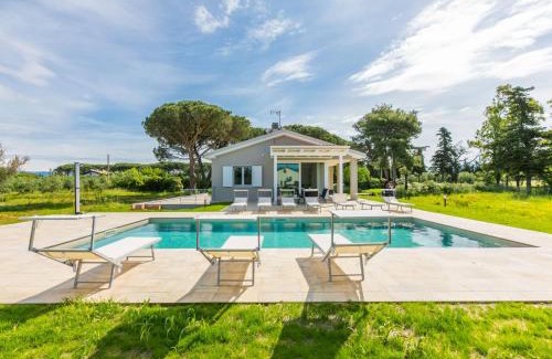 Cecina House | Relax at Holiday Home Veronica - Family and Pet Friendly