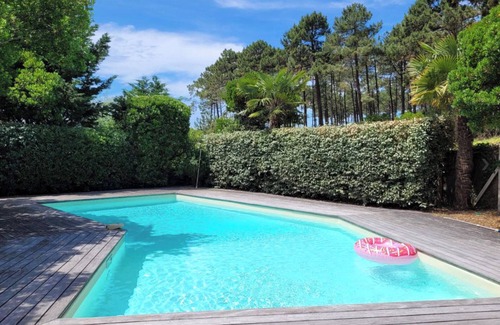 Le Canon House | Relaxing Getaway at Village De Piraillan with Pool & Wi-Fi