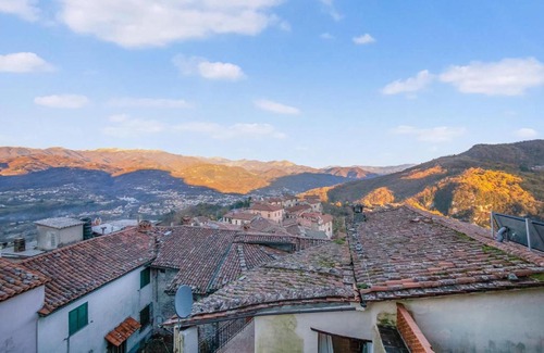 Cardoso House | Comfortable Retreat in Cardoso-Gallicano with Kitchen