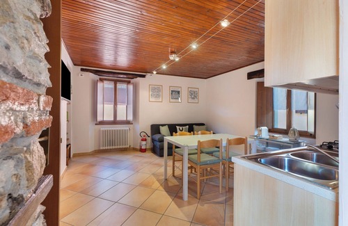 Crabbia House | Holiday Home 'Vicolino' with Balcony and Wi-Fi