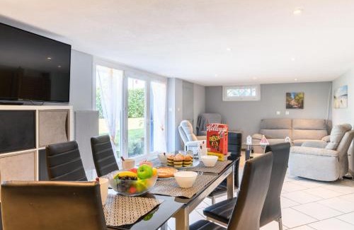 Mimizan House | Welcoming Holiday Home Vigon with Pet-Friendly Amenities