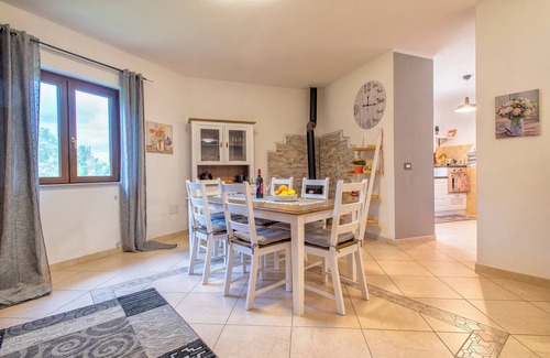 Tergu House | Villa Cristina: Mountain View Retreat with Balcony & Spa