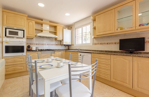 Canet de Mar House | Holiday Home 'Villa Grau' with Sea View, Wi-Fi and Air Conditioning