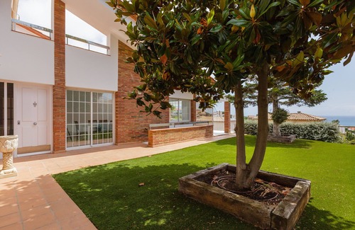 Canet de Mar House | Holiday Home 'Villa Grau' with Sea View, Wi-Fi and Air Conditioning