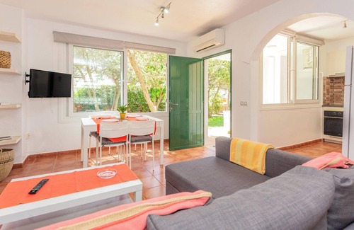 Los Delfines House | Beachside Villa Elfa: Pool, Garden & Wi-Fi Awaits You