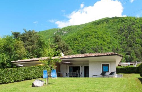 Vesta House | Oceanfront Holiday Home Villa Lackas-2 with Pet Friendly Perks