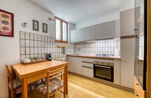 Monteluco House | Villa Marta: Scenic Mountain Views & Relaxing Shared Garden