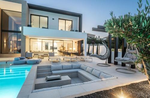 Manilva House | Relax at Holiday Home Villa Morris with Pool & Hot Tub