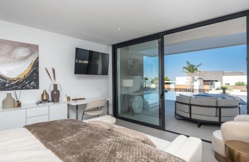 Manilva House | Relax at Holiday Home Villa Morris with Pool & Hot Tub