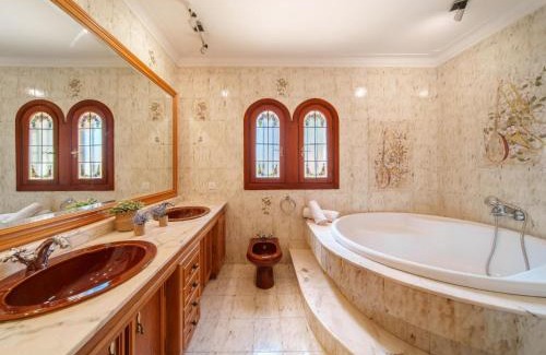 Es Pelats House | Cozy Holiday Home Villa Munar I - Family-Friendly Retreat