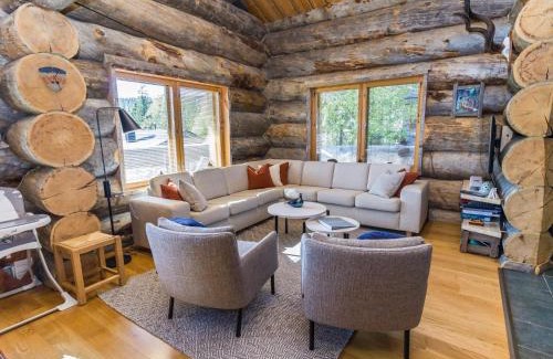 Rukatunturi House | Family-Friendly Holiday Home Villa Saaruli with Hot Tub