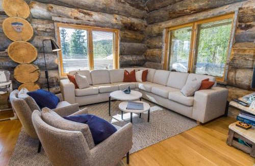 Rukatunturi House | Family-Friendly Holiday Home Villa Saaruli with Hot Tub