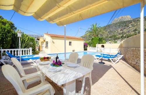 La Canuta House | Inviting Holiday Home Villa Servinola with Pool & Pets Welcome