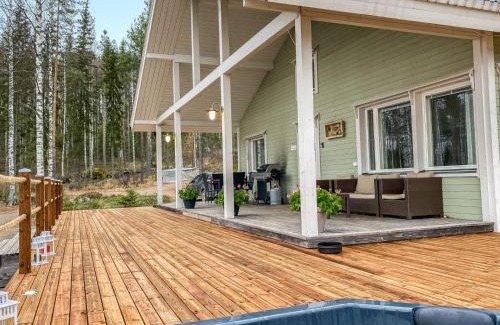 Savonlinna House | Relaxing Holiday Home Villa Sipilä with Hot Tub & Pet Friendly