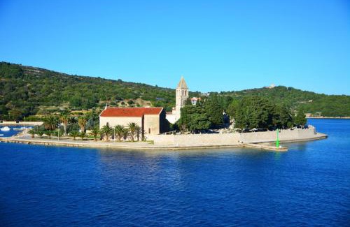 Cove Rogacic House | Family-Friendly Holiday Home Vinka 139-1 with High Ratings