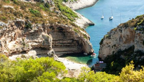Cove Rogacic House | Family-Friendly Holiday Home Vinka 139-1 with High Ratings