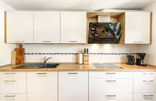 Eslohe House | Holiday Home 'Weitblick' with Mountain View, Shared Terrace and Wi-Fi