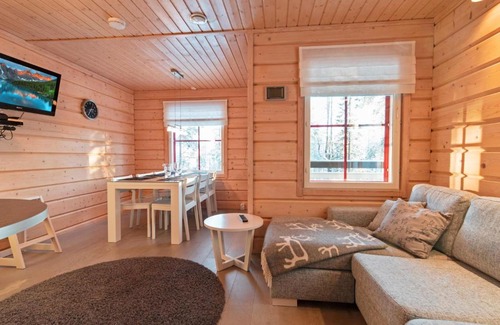 Yllas House | Elegant Holiday Home White Dream with Hot Tub & Family Focus