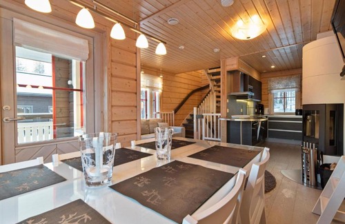 Yllas House | Elegant Holiday Home White Dream with Hot Tub & Family Focus