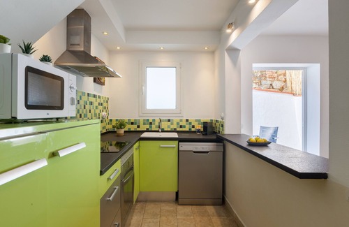 Caldes d'Estrac House | Oceanfront Holiday Home with Terrace and Free Wi-Fi