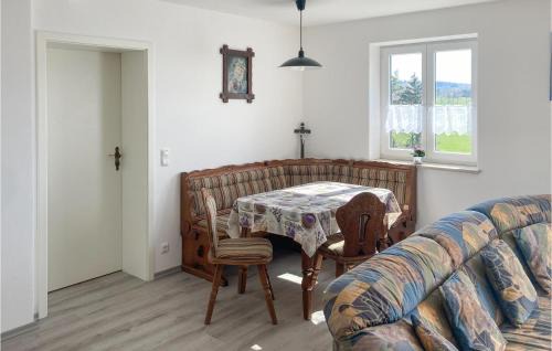 Wiesenfelden House | Inviting Retreat in Wiesenfelden with Kitchen & Pet-Friendly