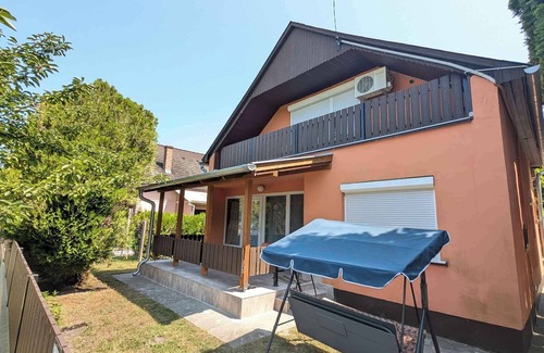 Balatonfenyves House | Ideal Holiday Home with Kitchen and Spa Amenities