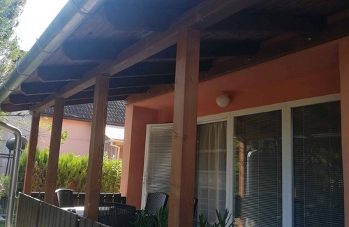 Balatonfenyves House | Ideal Holiday Home with Kitchen and Spa Amenities