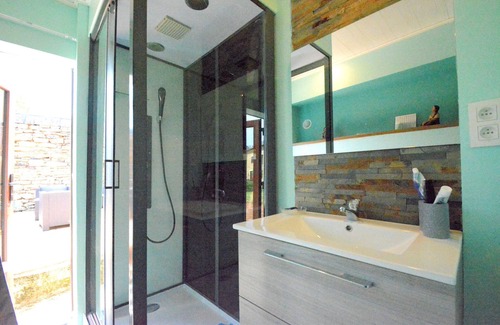 Sainte-Cecile House | Relaxing Holiday Home with Bubble Bath and Family Amenities
