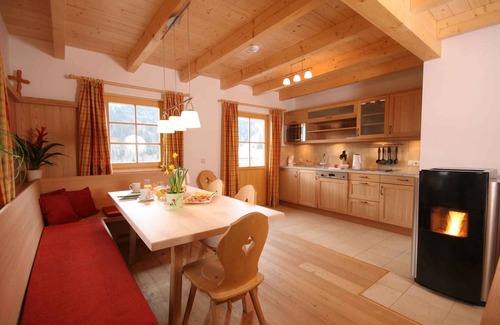 Altaussee House | Cozy Getaway on the Slopes with Internet and Dishwasher
