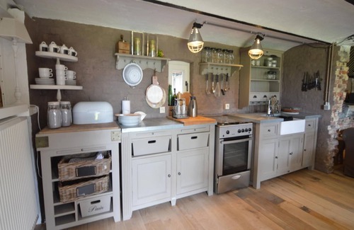 Pittem Other | Serene Holiday Home with Garden and Relaxing Bubble Bath