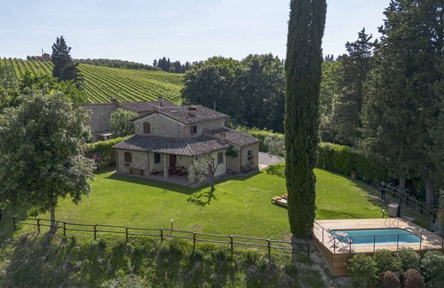 Gambassi Terme House | Beautiful Holiday Home with Pool and Garden Retreat