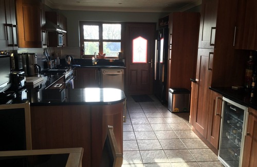 Tenby House | Heated Pool & Hot Tub Retreat with Ocean View - Rated 10/10